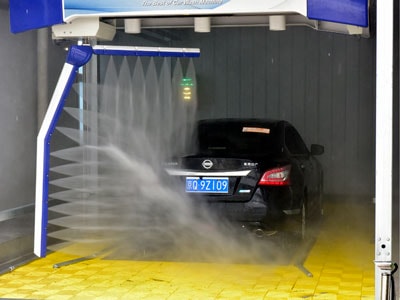 Распыление воды под высоким давлением на 360 градусов